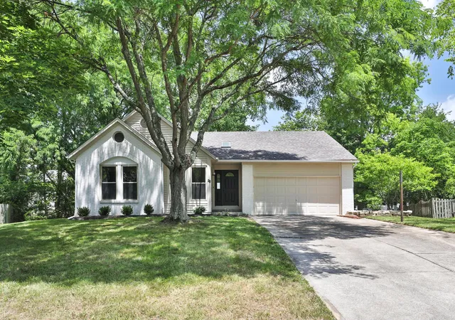2nd image of 28 Meadow View Ct, Powell, OH 43065 | MLS# 226024567