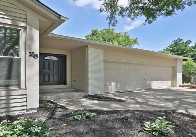 3rd image of 28 Meadow View Ct, Powell, OH 43065 | MLS# 226024567