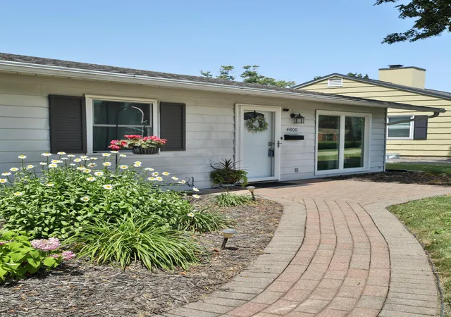 Homes for sale in Hilliard, OH | 4800 Hillcrest St N, Hilliard, OH 43026 | MLS# 226024473