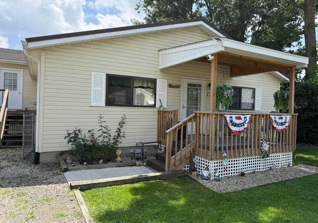 Homes for sale in Buckeye Lake, OH | 130 Elliott Ave, Buckeye Lake, OH 43008 | MLS# 226024270