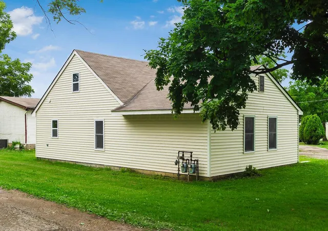 Homes for sale in Grove City, OH | 2476 Broadway, Grove City, OH 43123 | MLS# 226024412