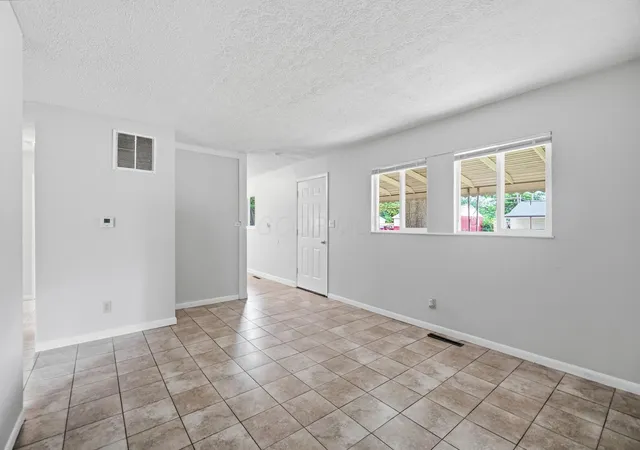 Photo 3 of Single family home for sale at 1286 Southfield Dr S, Columbus, OH 43207 | MLS# 226024174 | Listing updated on 2026-08-25