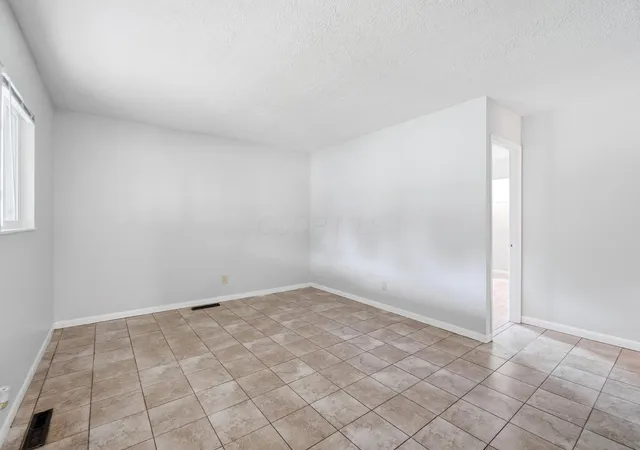 Photo 4 of Single family home for sale at 1286 Southfield Dr S, Columbus, OH 43207 | MLS# 226024174 | Listing updated on 2026-08-25