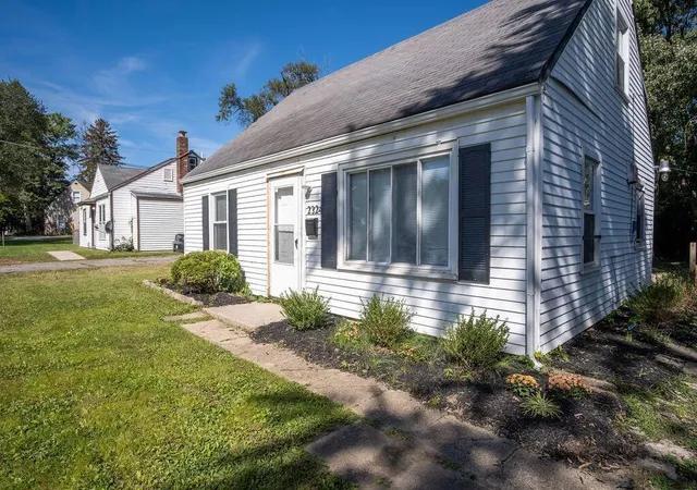 Photo 2 of Single family home for sale at 2324 Agler Rd, Columbus, OH 43224 | MLS# 226024219 | Listing updated on 2026-09-12