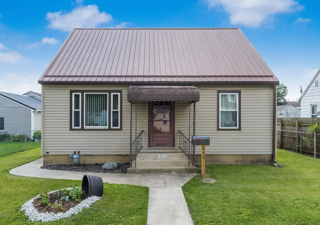 Homes for sale in Lancaster, OH | 950 N Pierce Ave, Lancaster, OH 43130 | MLS# 226024238