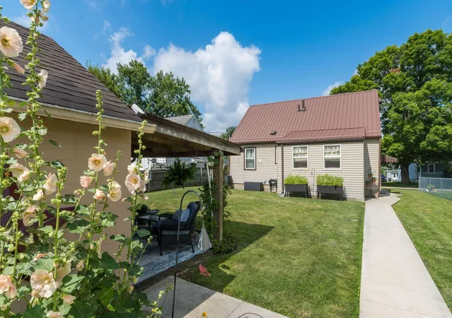Homes for sale in Lancaster, OH | 950 N Pierce Ave, Lancaster, OH 43130 | MLS# 226024238
