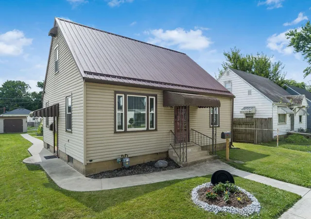 Homes for sale in Lancaster, OH | 950 N Pierce Ave, Lancaster, OH 43130 | MLS# 226024238
