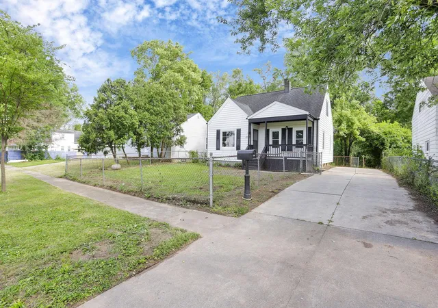 Photo 2 of Sale Pending at 2223 Delavan Dr, Columbus, OH 43219 | MLS# 226024271 | Listing updated on 2026-07-29