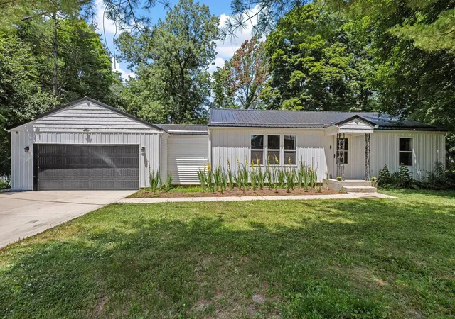 Single family home for sale at 500 Kelley Ln, Newark, OH 43055 | MLS# 226024474