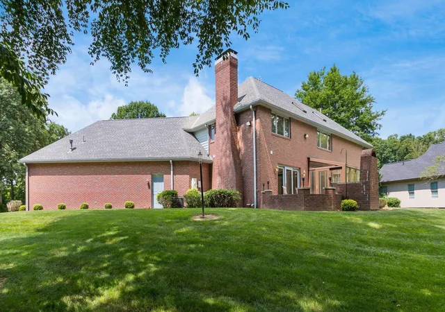 Homes for sale in Zanesville, OH | 926 Southeast Ct, Zanesville, OH 43701 | MLS# 226024252