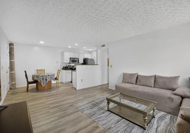 Listing Photo 4 - Condo for sale in building located at 5597 Cedar Springs Rd, Columbus, OH 43228