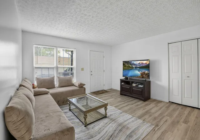 Listing Photo 5 - Condo for sale in building located at 5597 Cedar Springs Rd, Columbus, OH 43228