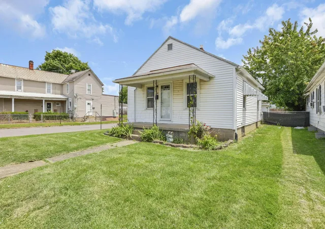 Homes for sale in Lancaster, OH | 740 N Pierce Ave, Lancaster, OH 43130 | MLS# 226024274