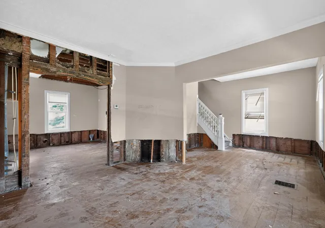 2nd image of 176 S Burgess Ave, Columbus, OH 43204 | MLS# 226025470