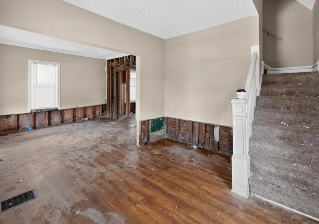 3rd image of 176 S Burgess Ave, Columbus, OH 43204 | MLS# 226025470