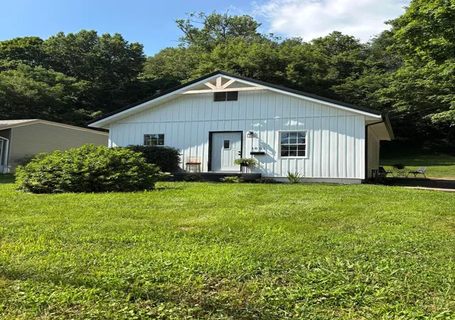 Homes for sale in Lancaster, OH | 1021 Sugar Grove Rd Se, Lancaster, OH 43130 | MLS# 226024756