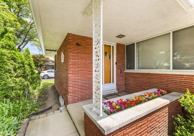 Photo 2 of Single family home for sale at 1470 Cottingham Ct E, Columbus, OH 43209 | MLS# 226024435 | Listing updated on 2026-09-13