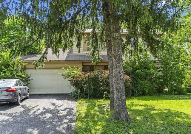3rd image of 4958 Shadycrest Rd, Columbus, OH 43229 | MLS# 226024978