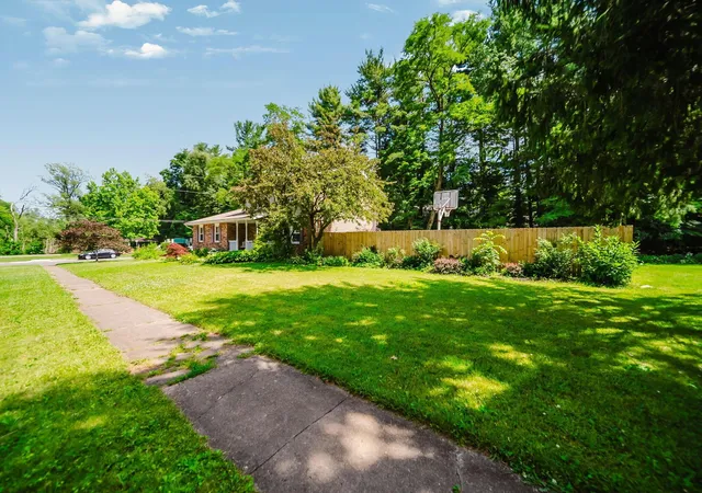 Photo 2 of Single family home for sale at 201 Fenway Blvd, Mansfield, OH 44904 | MLS# 226024359 | Listing updated on 2026-08-21