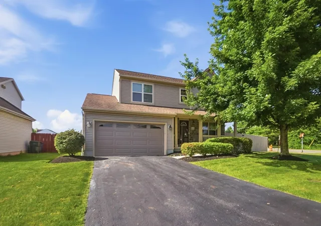 Homes for sale in Grove City, OH | 4477 Knoll Crest Dr, Grove City, OH 43123 | MLS# 226024693