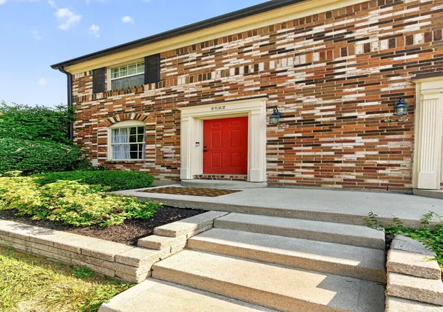 Listing Photo 4 - Condo for sale in building located at 2562 Scioto Vw Ln, Columbus, OH 43221 - Unit #F