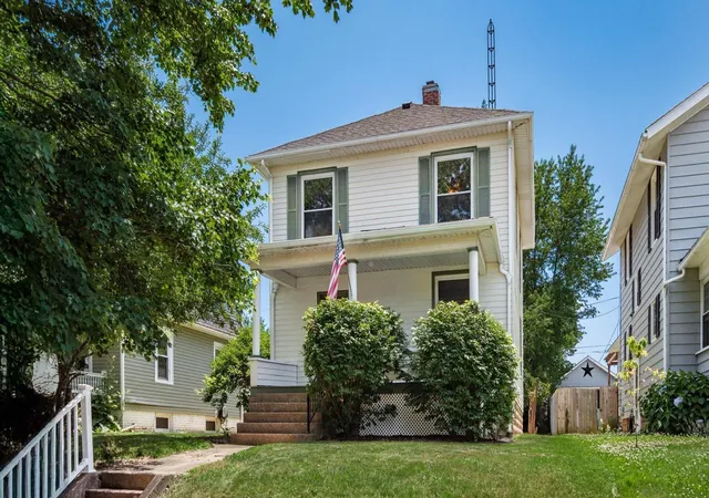 Homes for sale in Zanesville, OH | 714 Saint Louis Ave, Zanesville, OH 43701 | MLS# 226024512