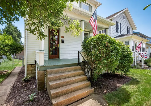 Homes for sale in Zanesville, OH | 714 Saint Louis Ave, Zanesville, OH 43701 | MLS# 226024512