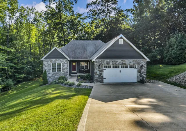 Photo 3 of Single family home for sale at 599 Meadowdale Dr, Mansfield, OH 44907 | MLS# 226024727 | Listing updated on 2026-07-29