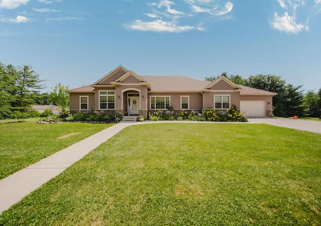 Homes for sale in Grove City, OH | 6684 Borror Rd, Grove City, OH 43123 | MLS# 226024607