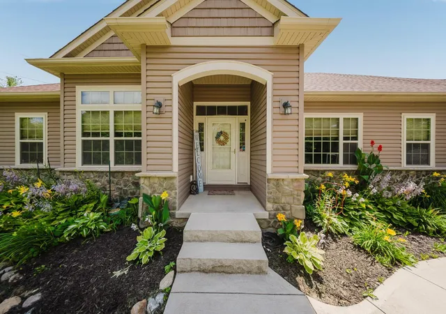 Homes for sale in Grove City, OH | 6684 Borror Rd, Grove City, OH 43123 | MLS# 226024607