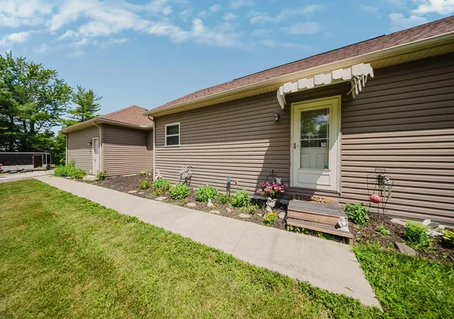 Homes for sale in Grove City, OH | 6684 Borror Rd, Grove City, OH 43123 | MLS# 226024607