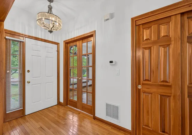 5th image of 895 Linworth Village Dr, Columbus, OH 43235 | MLS# 226025764
