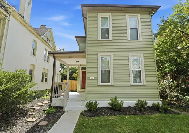 Photo 3 of Single family home for sale at 255 S 17th Street, Columbus, OH 43205 | MLS# 226025348 | Listing updated on 2026-09-22