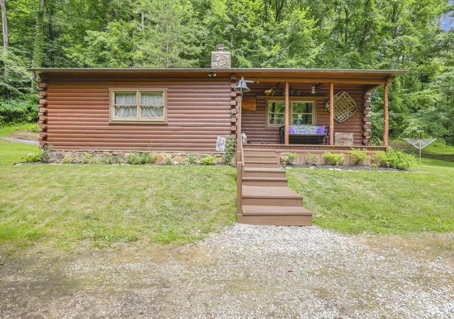 Homes for sale in Sugar Grove, OH | 7899 Old Logan Rd Se, Sugar Grove, OH 43155 | MLS# 226024673