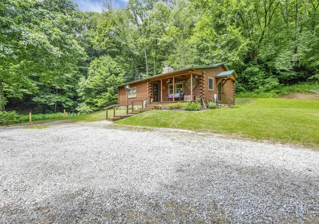 Homes for sale in Sugar Grove, OH | 7899 Old Logan Rd Se, Sugar Grove, OH 43155 | MLS# 226024673