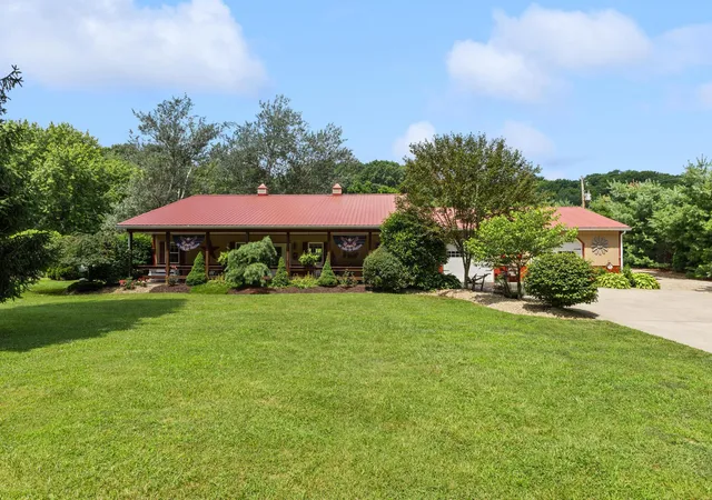 Homes for sale in Laurelville, OH | 25437 Moccasin Rd, Laurelville, OH 43135 | MLS# 226024660