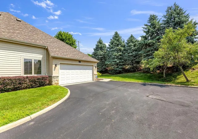 Photo 3 of Condo for sale at 128 Brassic Way, Columbus, OH 43213 | MLS# 226027288 | Listing updated on 2026-09-14