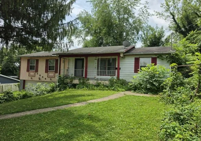 Homes for sale in Zanesville, OH | 3056 Broadvue Cir, Zanesville, OH 43701 | MLS# 226024712