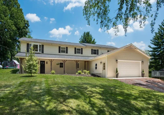 Photo 1 of Sale Pending at 4045 Edward Dr, Zanesville, OH 43701 | MLS# 226024716 | Listing updated on 2026-09-22