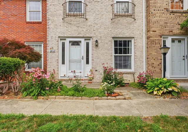 Homes for sale in Columbus, OH | 2432 Hardesty Dr S #S6, Columbus, OH 43204 | MLS# 226024726