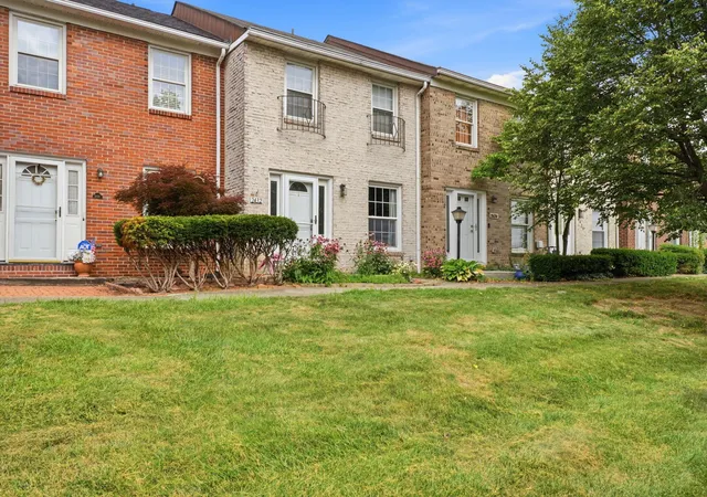 Homes for sale in Columbus, OH | 2432 Hardesty Dr S #S6, Columbus, OH 43204 | MLS# 226024726