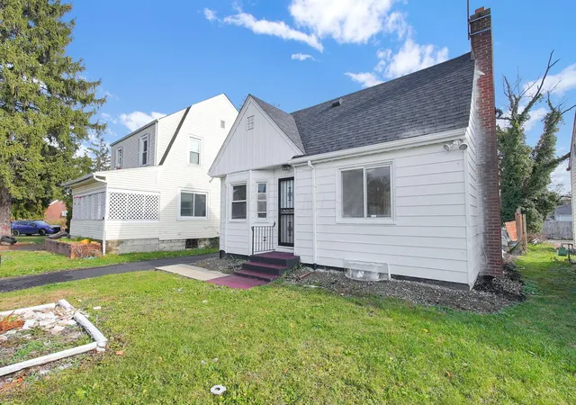 Photo 2 of Single family home for sale at 2204 Medina Ave, Columbus, OH 43211 | MLS# 226024767 | Listing updated on 2026-07-29