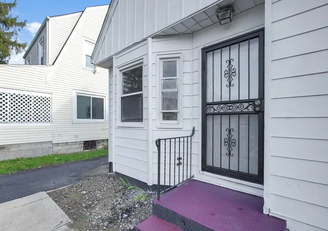 Photo 3 of Single family home for sale at 2204 Medina Ave, Columbus, OH 43211 | MLS# 226024767 | Listing updated on 2026-09-17