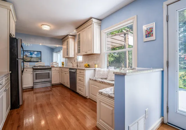 Photo 1 of Single family home for sale at 210 Fairlawn Dr, Columbus, OH 43214 | MLS# 226025607 | Listing updated on 2026-09-18