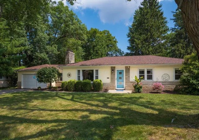 Homes for sale in Columbus, OH | 210 Fairlawn Dr, Columbus, OH 43214 | MLS# 226025607