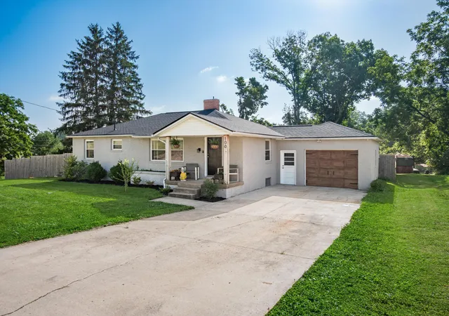 Homes for sale in Zanesville, OH | 100 Petosky Ave, Zanesville, OH 43701 | MLS# 226024796