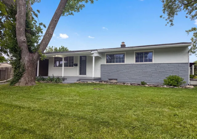 Homes for sale in Grove City, OH | 2884 Kingston Ave, Grove City, OH 43123 | MLS# 226024819