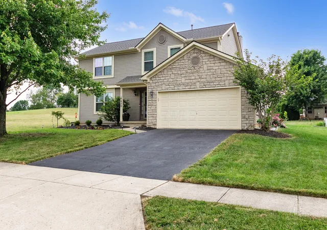 Homes for sale in Canal Winchester, OH | 6432 Ashbrook Village Dr, Canal Winchester, OH 43110 | MLS# 226025544