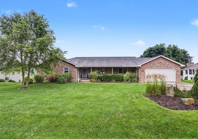 2nd image of 922 Fairway Dr, Howard, OH 43028 | MLS# 226029227