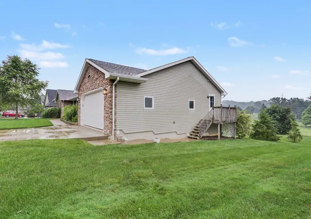 5th image of 922 Fairway Dr, Howard, OH 43028 | MLS# 226029227